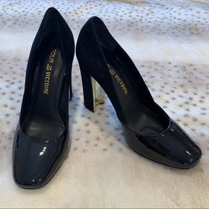 Pour la Victoire block heels suede patent gold